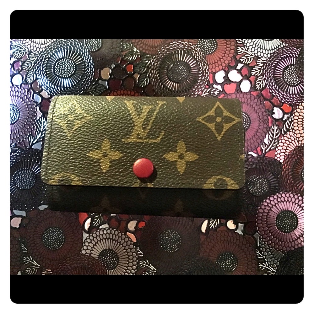 💢SOLD💢 Louis Vuitton 6 Key Case Holder